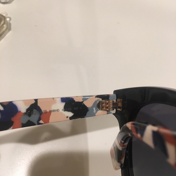 Fendi Sunglasses - Picture 3 of 4